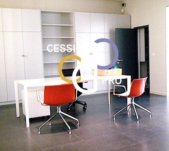 Bureau dans Nîmes à louer - Photo de l’immeuble – Image 3 sur 7