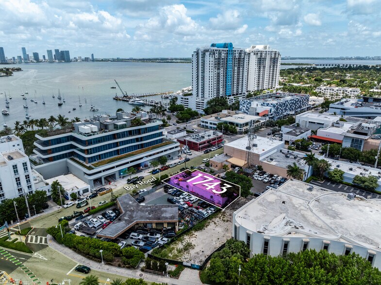 1743 Bay Rd, Miami Beach, FL à vendre - Photo de l’immeuble – Image 2 sur 7