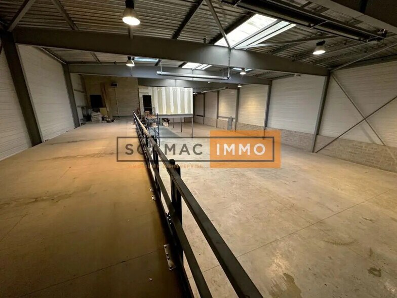 Local d'activités dans Fontenay-Trésigny à vendre - Photo de l’immeuble – Image 3 sur 11