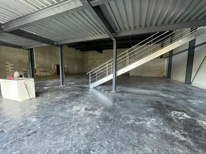 Local d’activités dans Lormont à louer - Photo intérieure – Image 2 sur 11