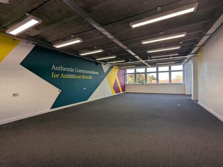 229-235 High St, Guildford à louer - Photo de l’immeuble – Image 2 sur 12