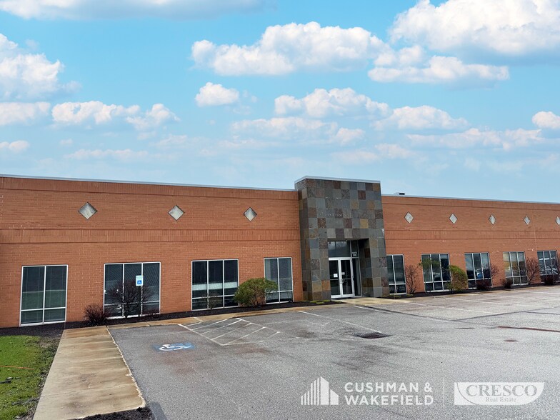 31500 Bainbridge Rd, Solon, OH à louer - Photo de l’immeuble – Image 3 sur 3