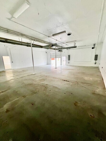 3221 Union Pacific Ave, Los Angeles, CA à louer - Photo de l’immeuble – Image 3 sur 12