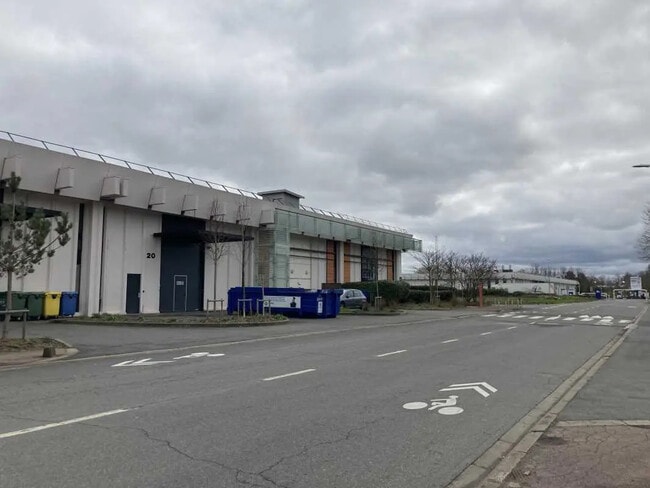 Plus de détails pour Local d'activités à louer