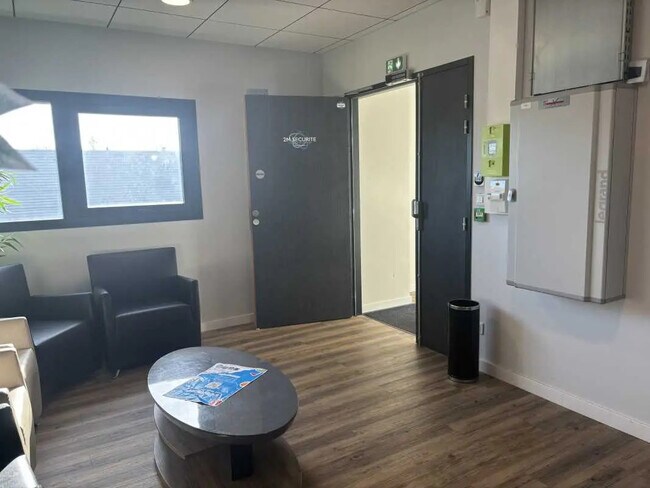 Plus de détails pour 5 Bis Avenue Roger Lapébie, Villenave-d'Ornon - Bureau à louer