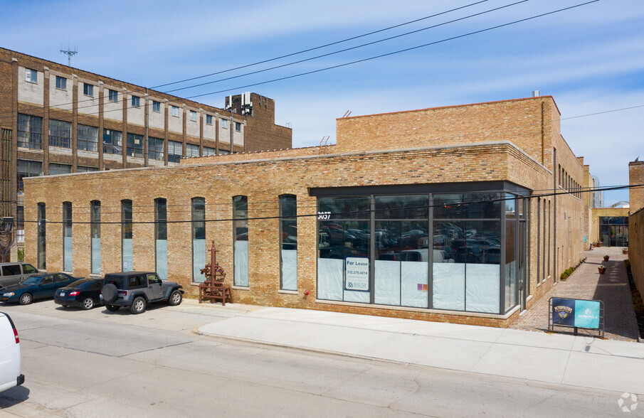 3057 N Rockwell St, Chicago, IL à louer - Photo de l’immeuble – Image 1 sur 6