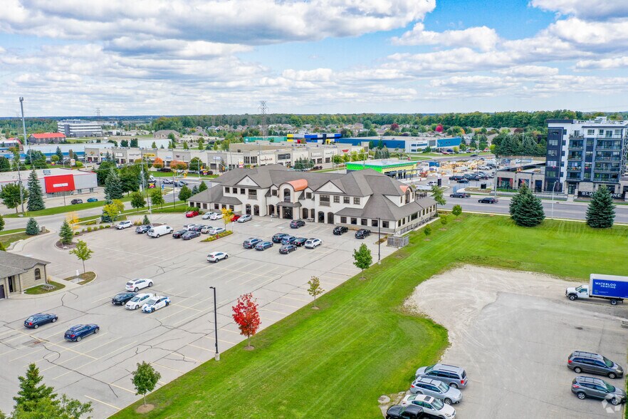 725 Bridge St W, Waterloo, ON à louer - Photo de l’immeuble – Image 2 sur 3