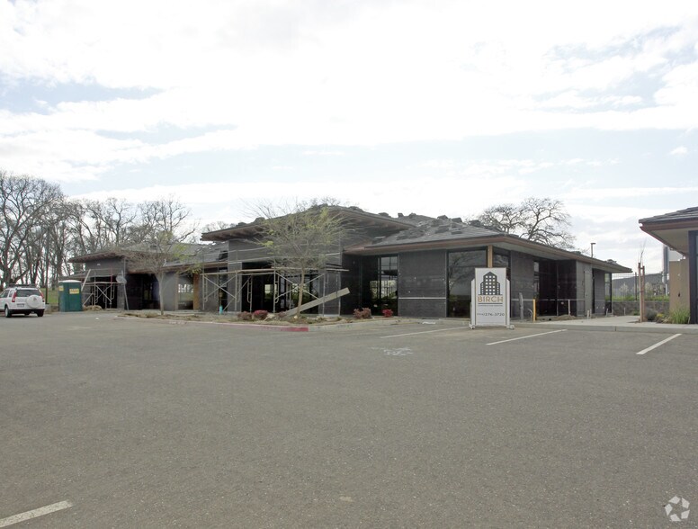 1839 Iron Point Rd, Folsom, CA à louer - Photo de l’immeuble – Image 3 sur 5