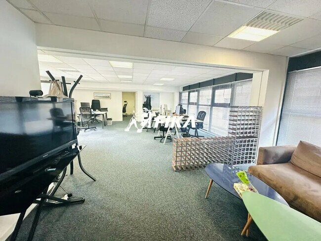 Plus de détails pour Bureau à louer