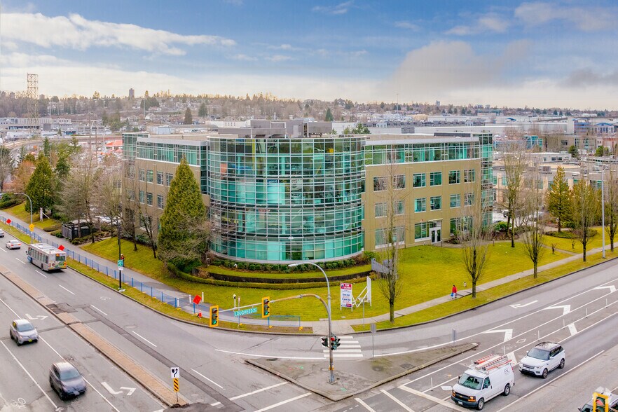 3999 Henning Dr, Burnaby, BC à louer - Photo de l’immeuble – Image 3 sur 6
