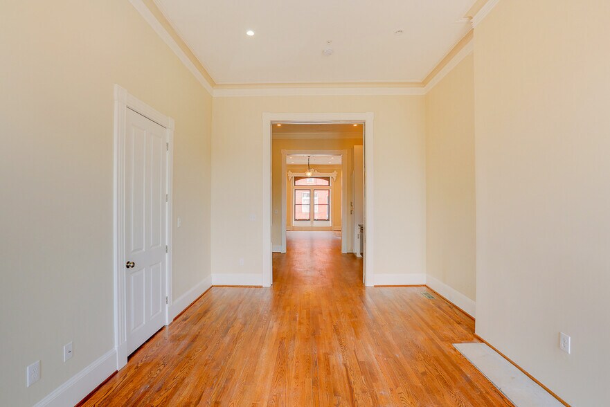 2116-2118 Saint Paul St, Baltimore, MD à vendre - Photo de l’immeuble – Image 2 sur 59
