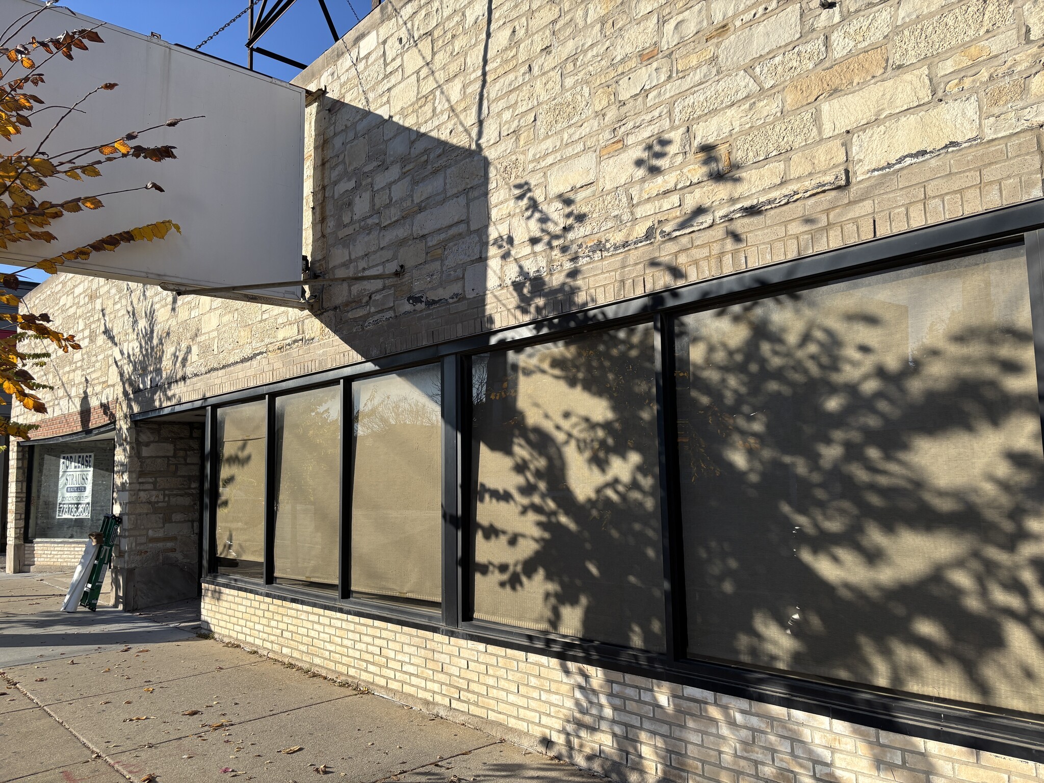 4210 W Irving Park Rd, Chicago, IL à louer Photo intérieure– Image 1 sur 5