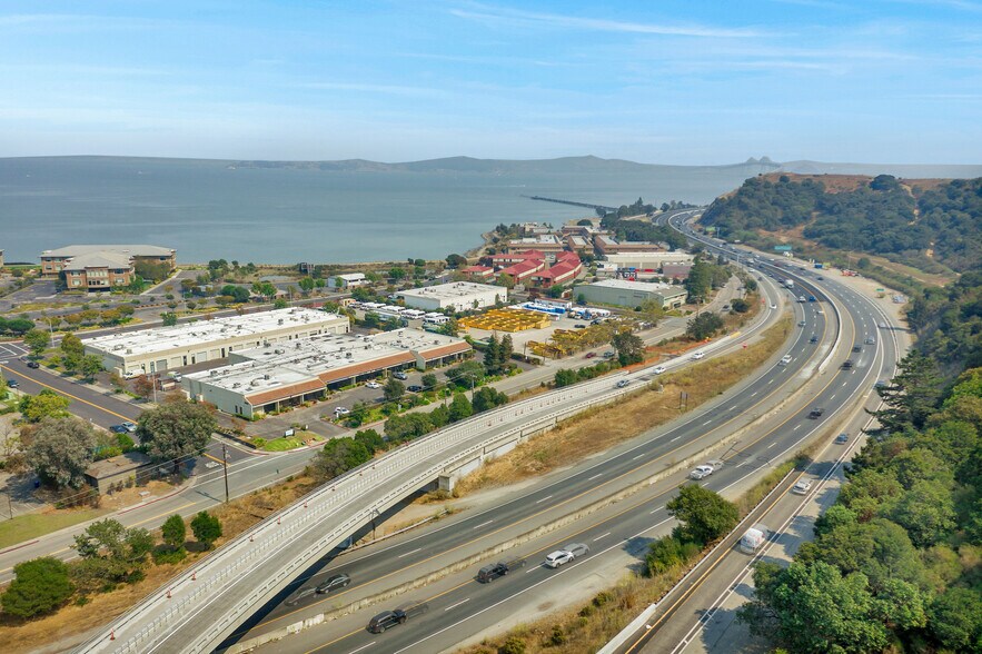 1925 Francisco Blvd E, San Rafael, CA à louer - Photo de l’immeuble – Image 3 sur 6
