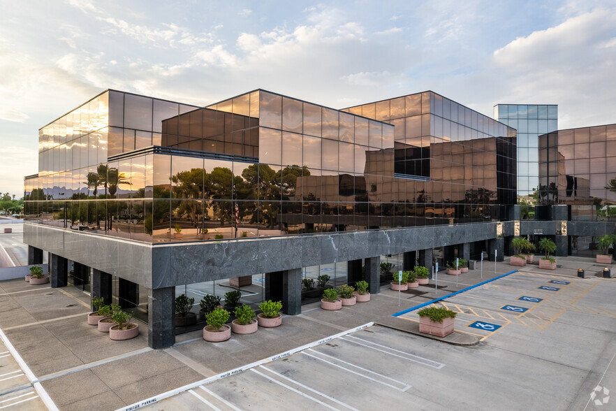 11811 N Tatum Blvd, Phoenix, AZ à louer - Photo de l’immeuble – Image 1 sur 7