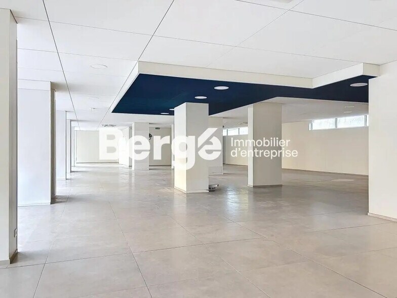 Local commercial dans Saint-Laurent-du-Var à louer - Photo intérieure – Image 2 sur 16