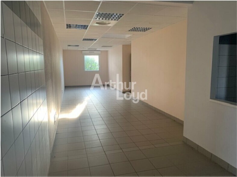 219 Rue Laszlo Biro, Archamps à louer - Photo intérieure – Image 2 sur 8