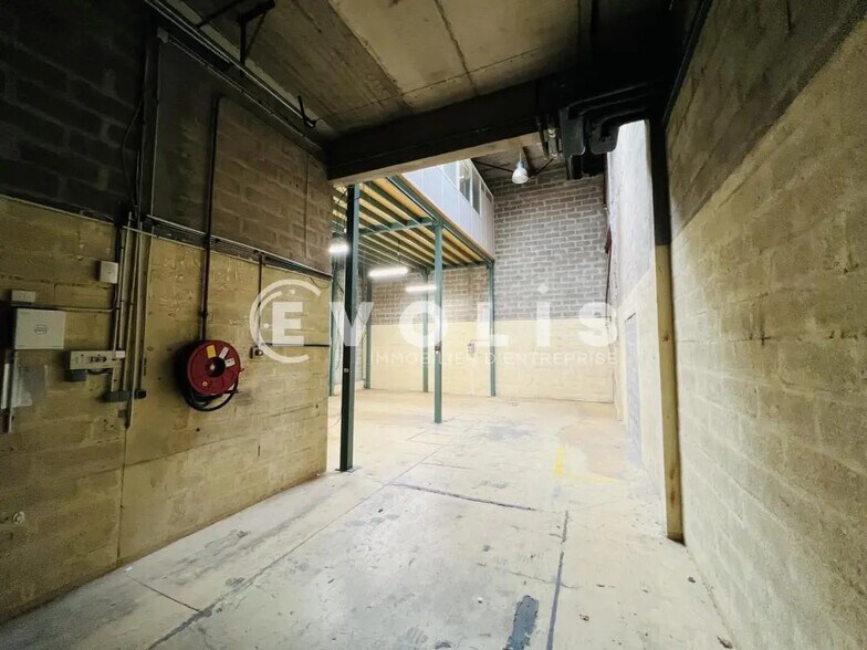 Local d’activités dans Fontenay-sous-Bois à louer - Photo de l’immeuble – Image 2 sur 9