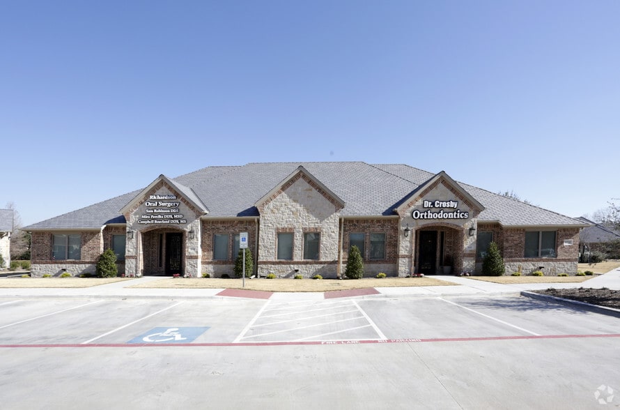 1070 W Campbell Rd, Richardson, TX à louer - Photo principale – Image 1 sur 4