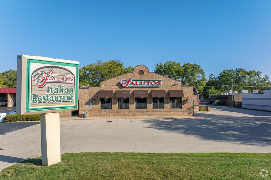 7680 Grand Ave, Gurnee, IL à vendre - Photo de l’immeuble – Image 3 sur 109