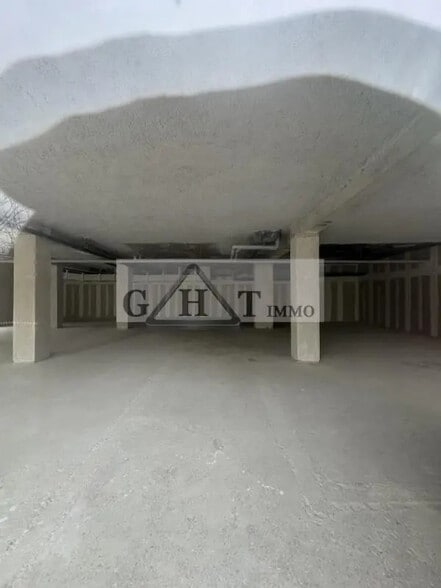 Local commercial dans Ivry-sur-Seine à vendre - Photo de l’immeuble – Image 2 sur 2