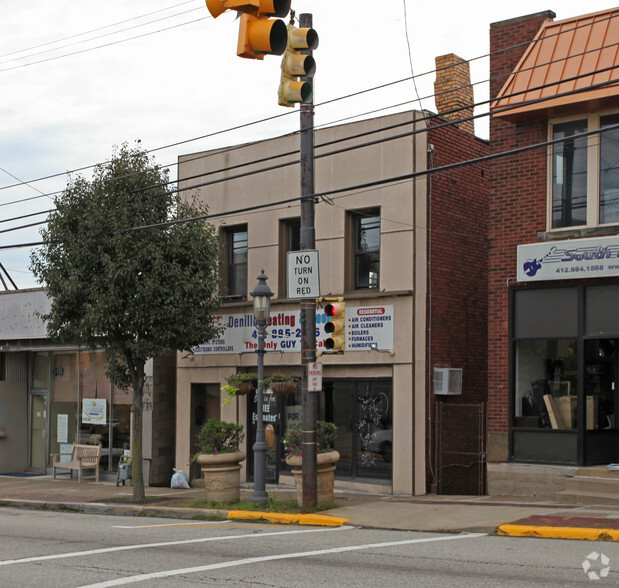 3627 Brownsville Rd, Pittsburgh, PA à louer - Photo de l’immeuble – Image 3 sur 4