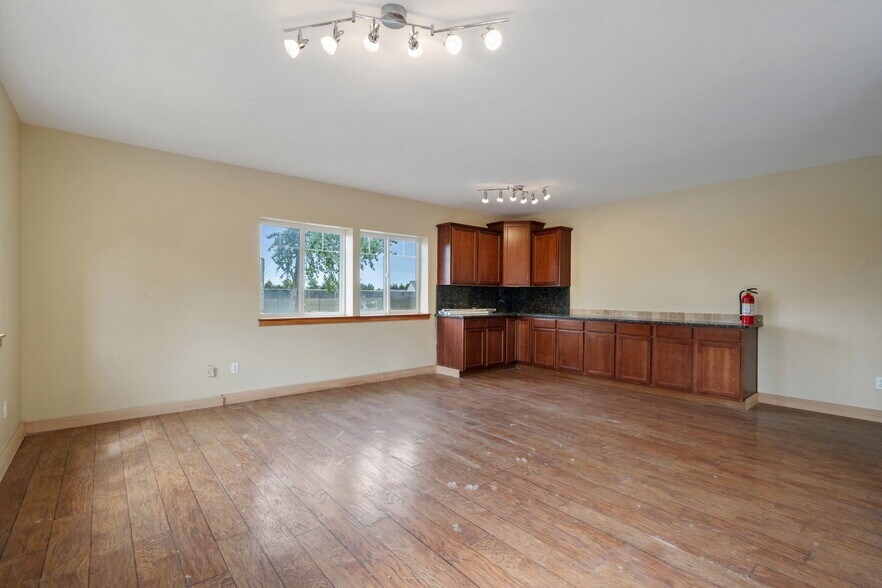 261043 101 Hwy, Sequim, WA à louer - Photo de l’immeuble – Image 3 sur 24