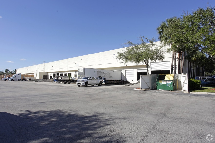 2000-2030 W Atlantic Blvd, Pompano Beach, FL à louer - Photo de l’immeuble – Image 3 sur 5