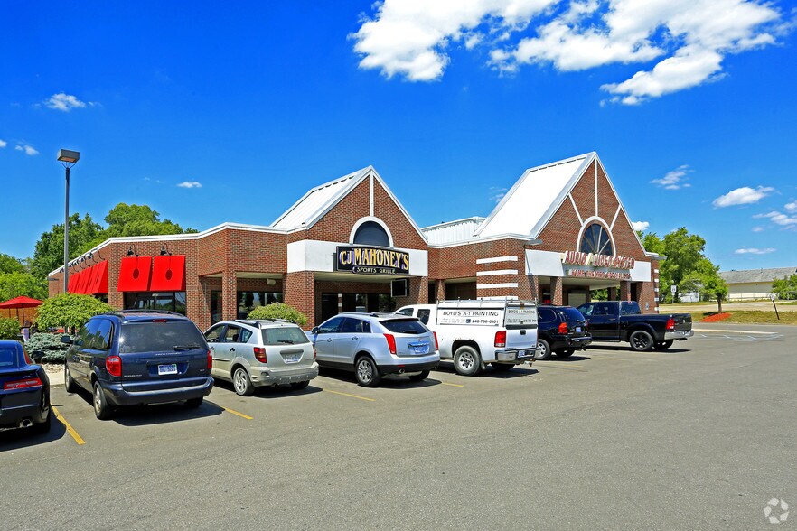 3230-3350 Rochester Rd, Rochester Hills, MI à louer - Photo de l’immeuble – Image 2 sur 6