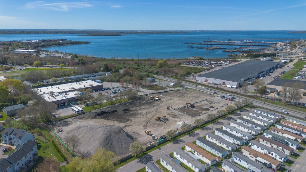 300 Coddington Hwy, Middletown, RI à vendre - Photo de l’immeuble – Image 3 sur 11