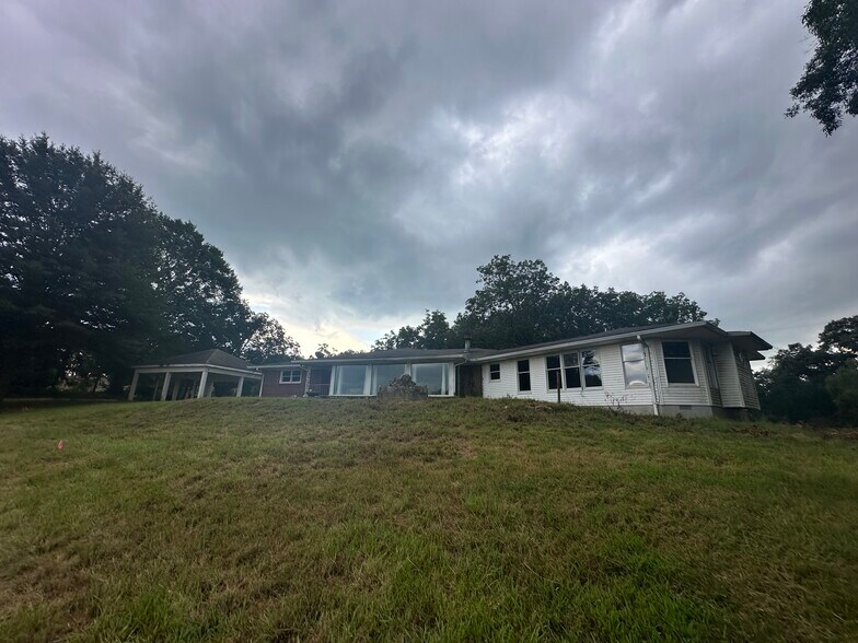 2511 Dana Dr, Gainesville, GA à vendre - Photo de l’immeuble – Image 2 sur 16