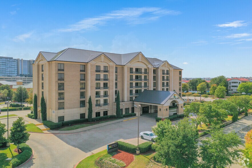 5455 Green Park Dr, Irving, TX à vendre - Photo principale – Image 3 sur 22