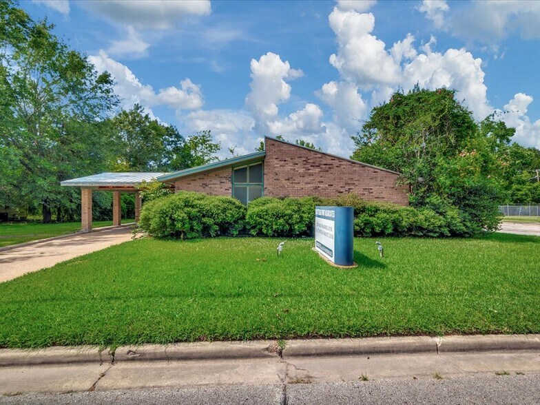 900 Ellis Ave, Lufkin, TX à vendre - Photo de l’immeuble – Image 2 sur 25