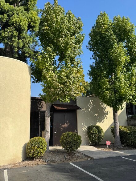 1414 S Fair Oaks Ave, South Pasadena, CA à louer - Photo de l’immeuble – Image 3 sur 12