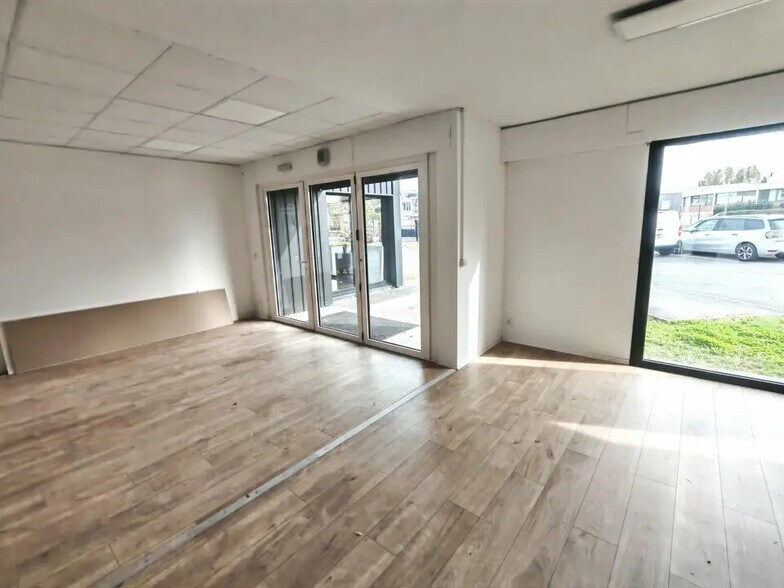 Local d’activités dans Cormontreuil à louer - Photo de l’immeuble – Image 3 sur 10