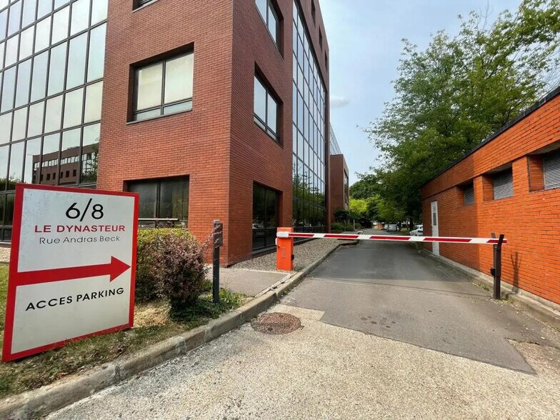 Local d’activités dans Meudon à louer - Photo de l’immeuble – Image 3 sur 3