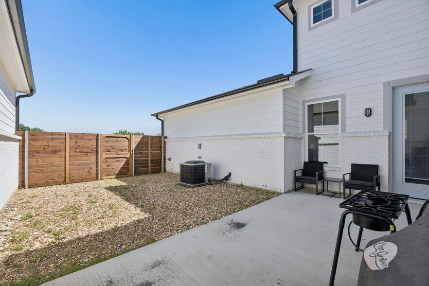 9540 Thorncrown Ln, Fort Worth, TX à vendre - Photo de l’immeuble – Image 2 sur 25