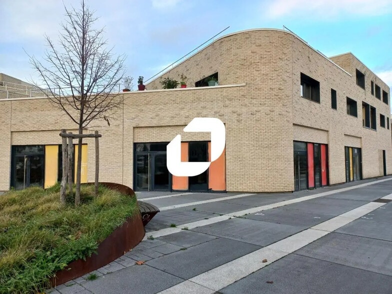 Local commercial dans Wattrelos à louer - Photo de l’immeuble – Image 1 sur 7