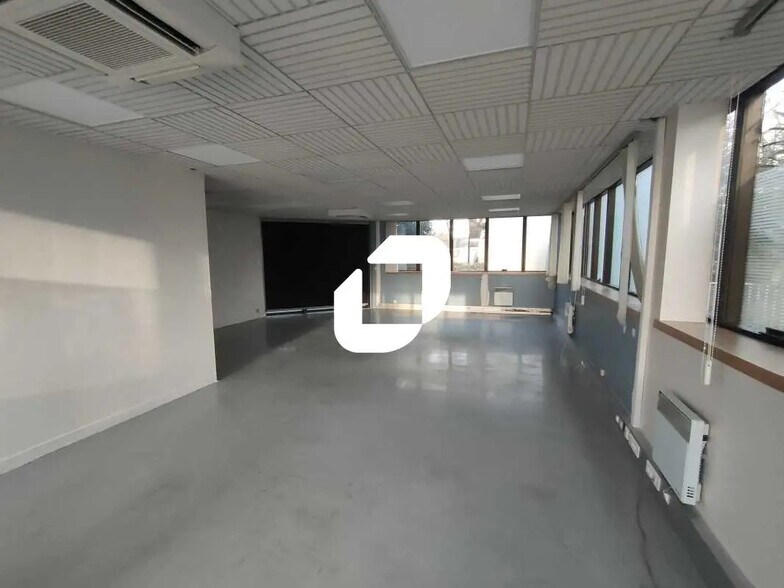 Bureau dans Jouy-en-Josas à louer - Photo de l’immeuble – Image 2 sur 17