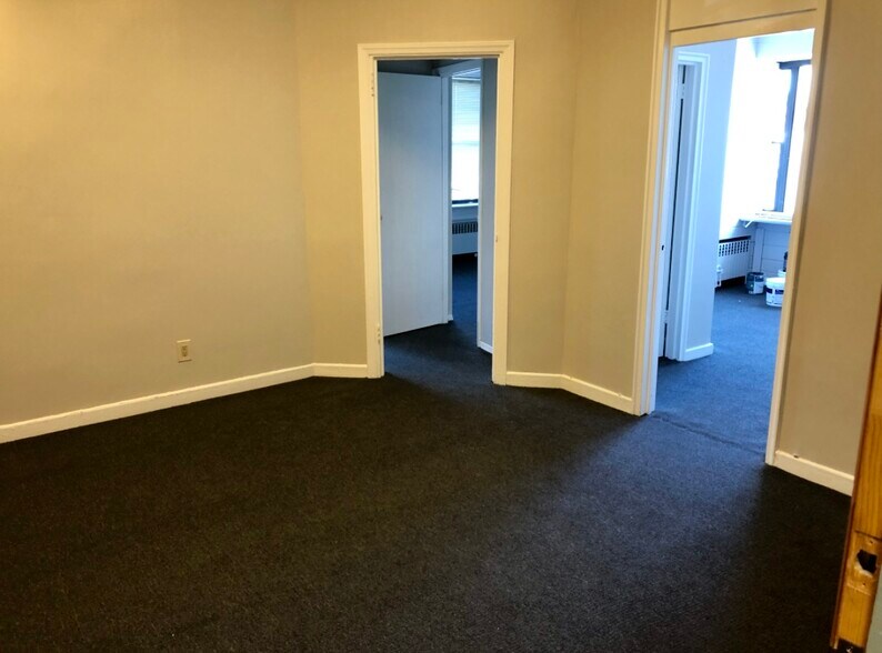 28-36 Merrick Ave, Merrick, NY à louer - Photo intérieure – Image 2 sur 2