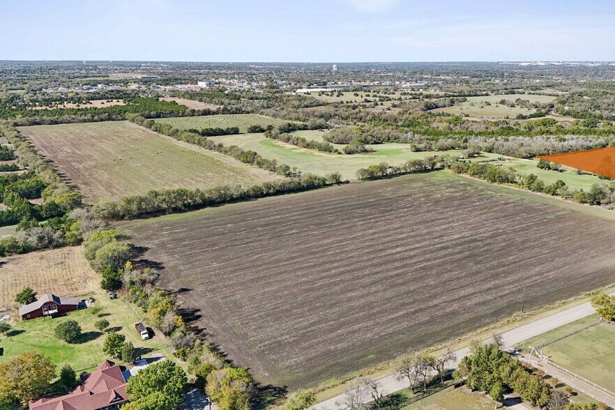 1301 N Houston School Rd, Lancaster, TX à vendre - Photo de l’immeuble – Image 3 sur 4