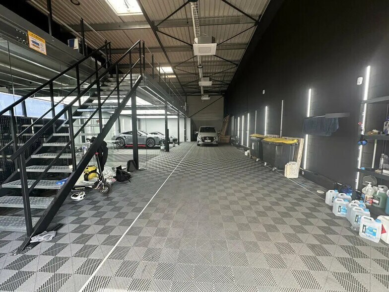 Local d’activités dans Reims à louer - Photo de l’immeuble – Image 2 sur 5