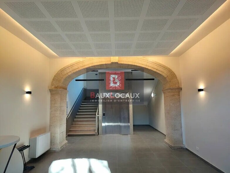 Bureau dans Lambesc à louer - Photo de l’immeuble – Image 2 sur 8