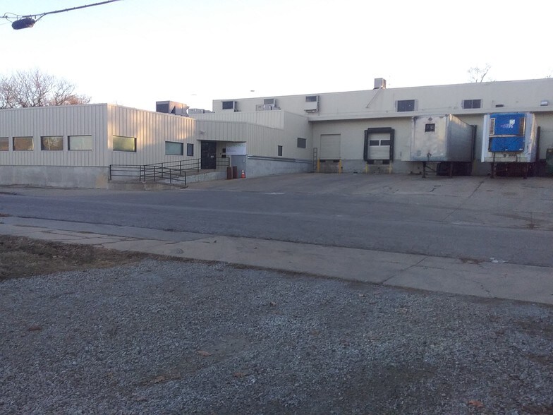 5706 Troost Ave, Kansas City, MO à louer - Photo principale – Image 1 sur 21