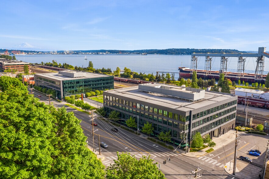 635 Elliott Ave W, Seattle, WA à louer - Photo de l’immeuble – Image 2 sur 5