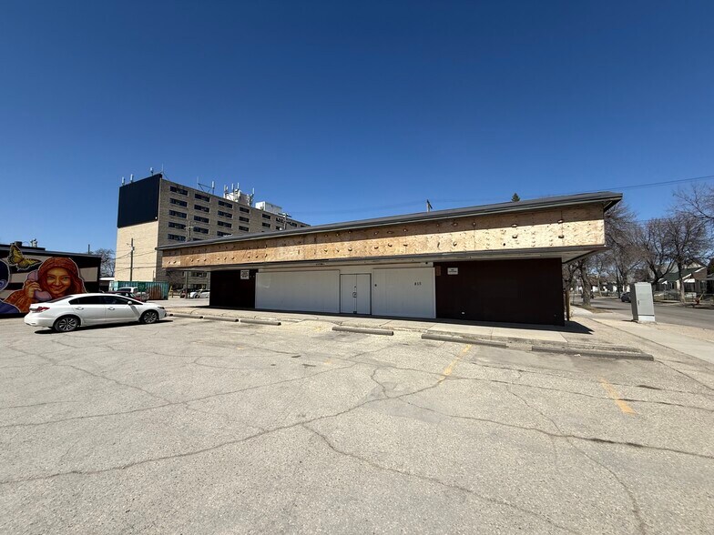 815 Ellice Av, Winnipeg, MB à vendre - Photo de l’immeuble – Image 1 sur 9