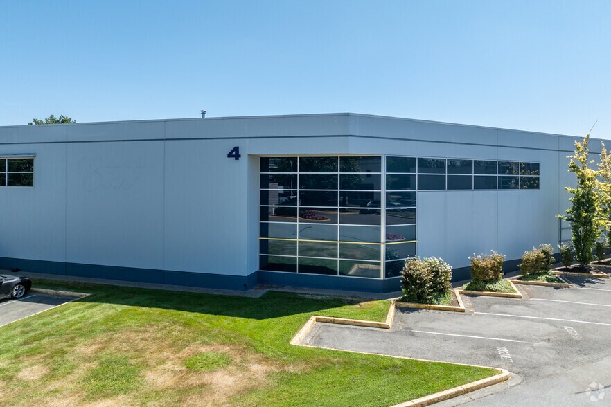15050 54A Ave, Surrey, BC à louer - Photo principale – Image 1 sur 5