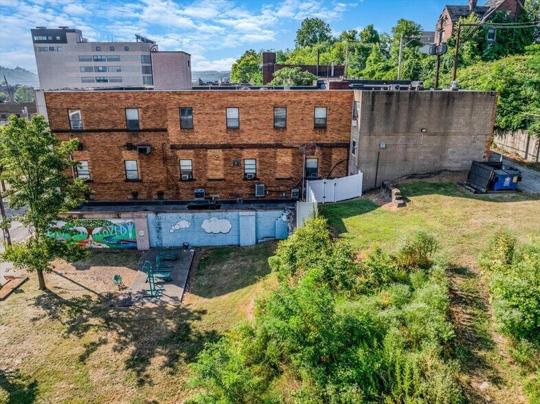 723 Braddock Ave, Braddock, PA à vendre - Photo de l’immeuble – Image 2 sur 94