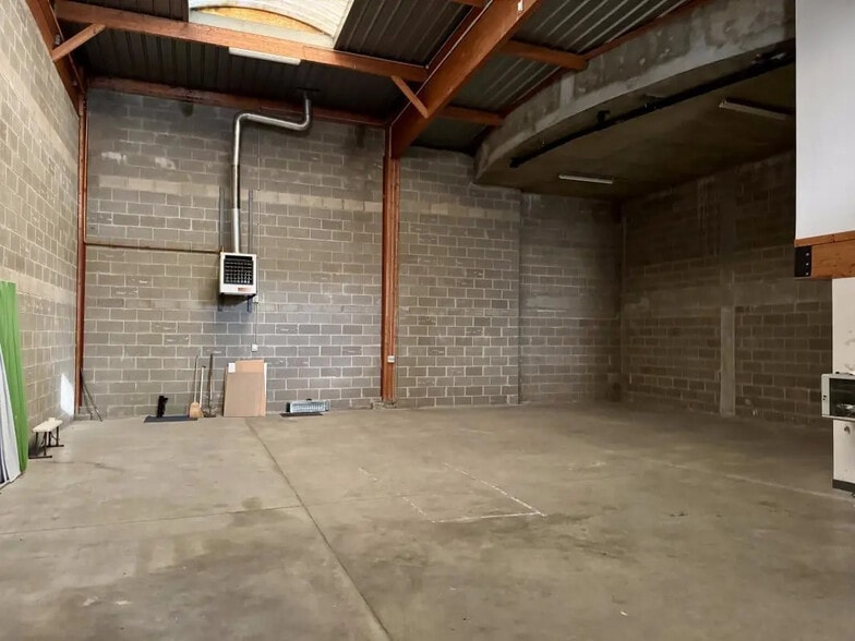 Local d’activités dans Goussainville à louer - Photo intérieure – Image 2 sur 7