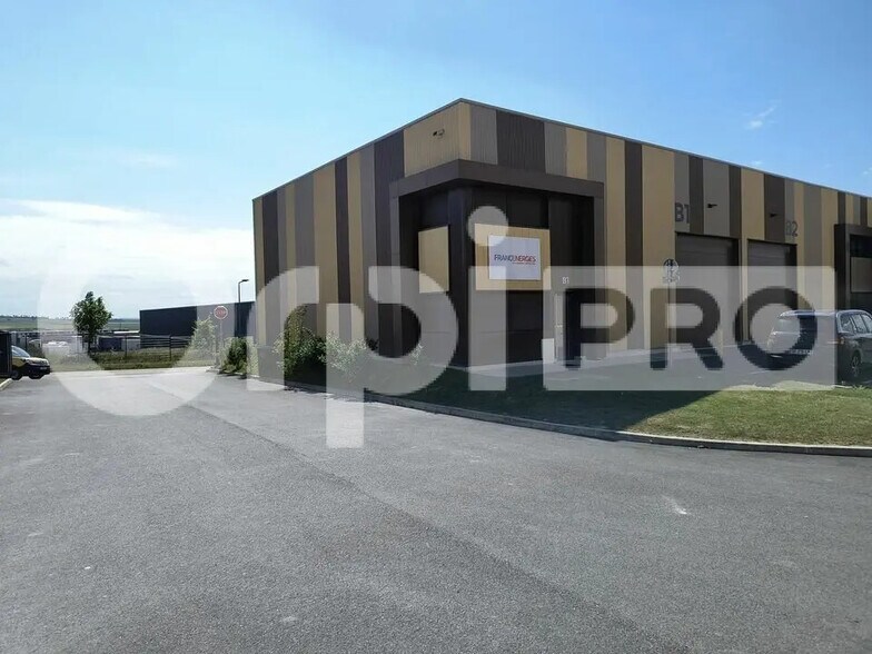 Local d’activités dans Cernay-lès-Reims à louer - Photo de l’immeuble – Image 1 sur 4