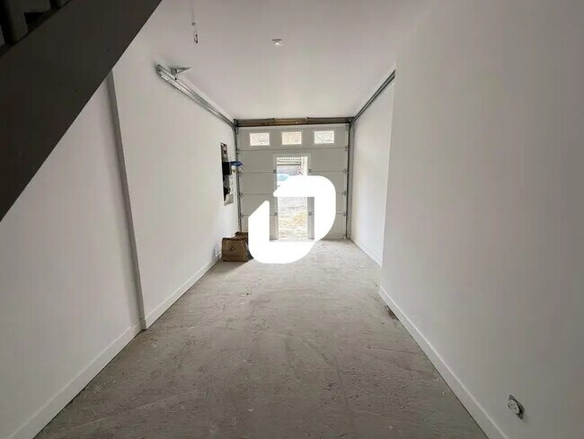 Plus de détails pour Rue Du General Leclerc, SAINT-OUEN-L'AUMONE - Local d'activités à louer